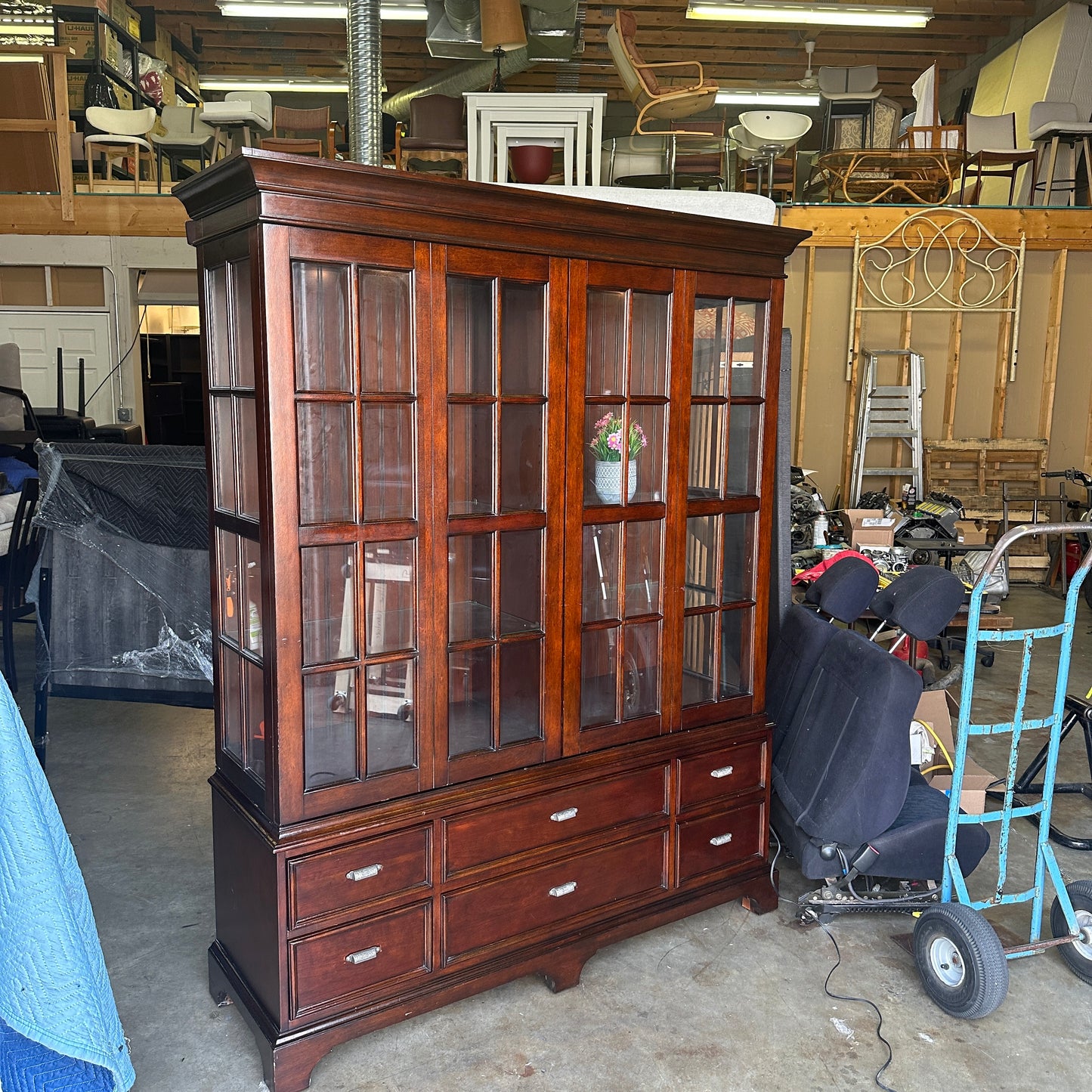 Lane Furniture Sliding Door Display Cabinet