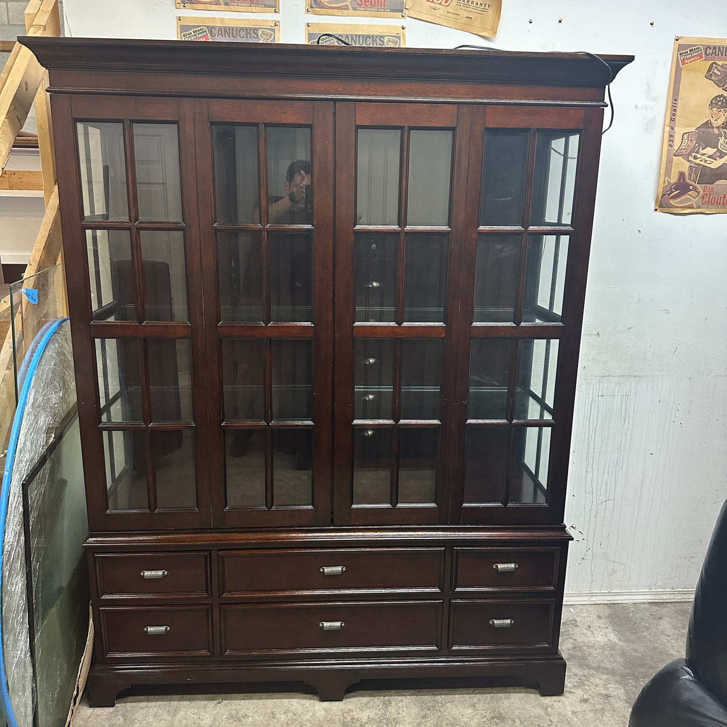 Lane Furniture Sliding Door Display Cabinet