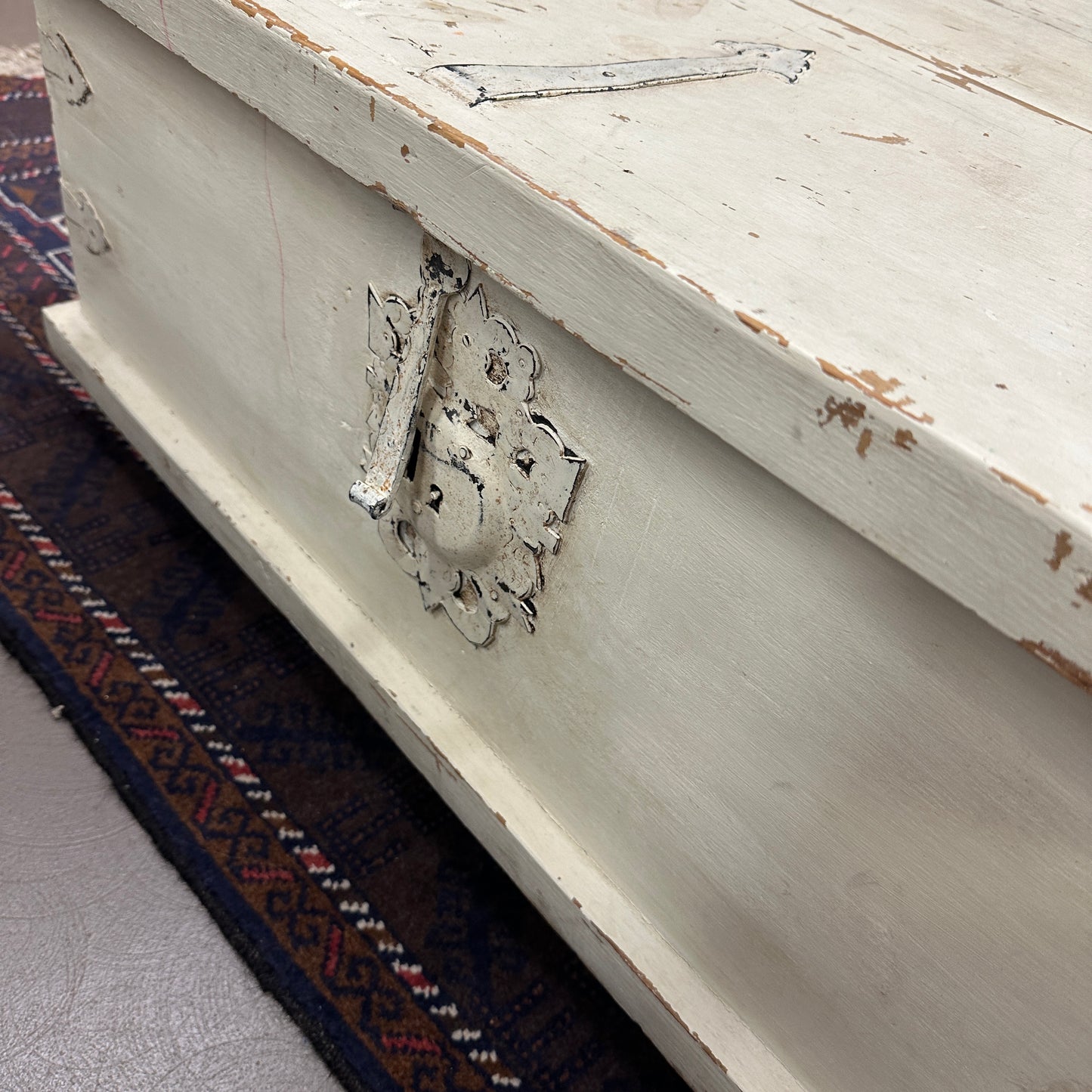 White Shabby Chic Wood Coffee Table
