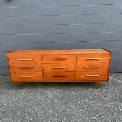 Mid-Century Modern Teak 9 Drawers Dresser