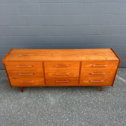 Mid-Century Modern Teak 9 Drawers Dresser