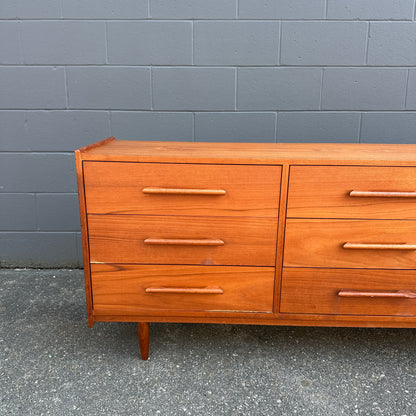 Mid-Century Modern Teak 9 Drawers Dresser