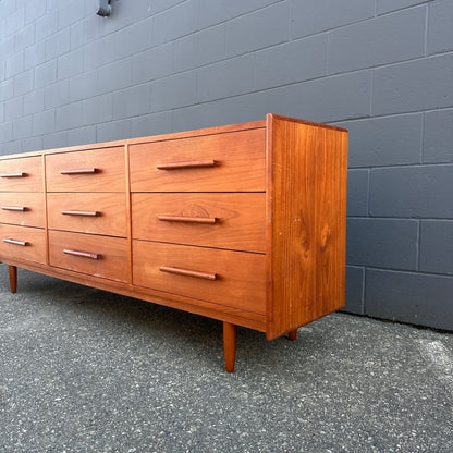 Mid-Century Modern Teak 9 Drawers Dresser