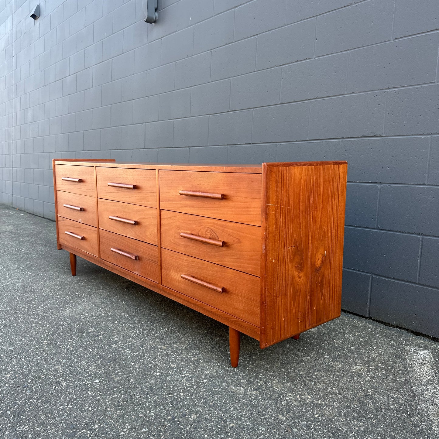 Mid-Century Modern Teak 9 Drawers Dresser