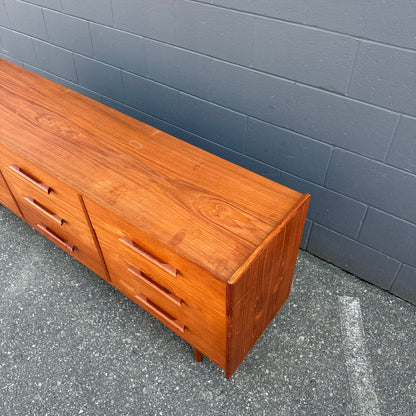 Mid-Century Modern Teak 9 Drawers Dresser