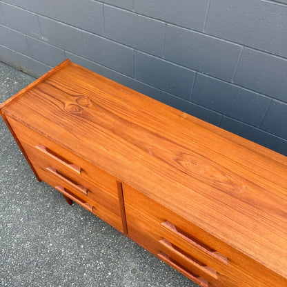 Mid-Century Modern Teak 9 Drawers Dresser
