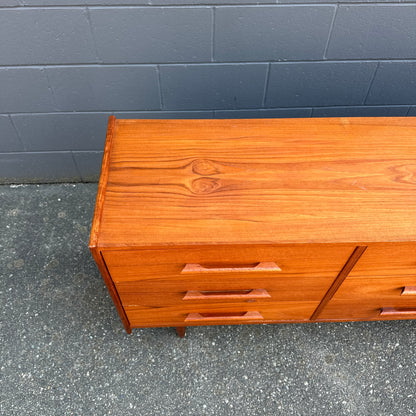 Mid-Century Modern Teak 9 Drawers Dresser