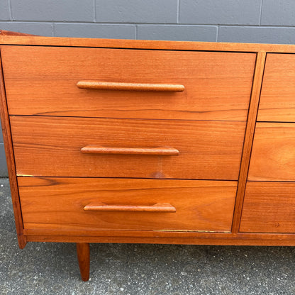 Mid-Century Modern Teak 9 Drawers Dresser