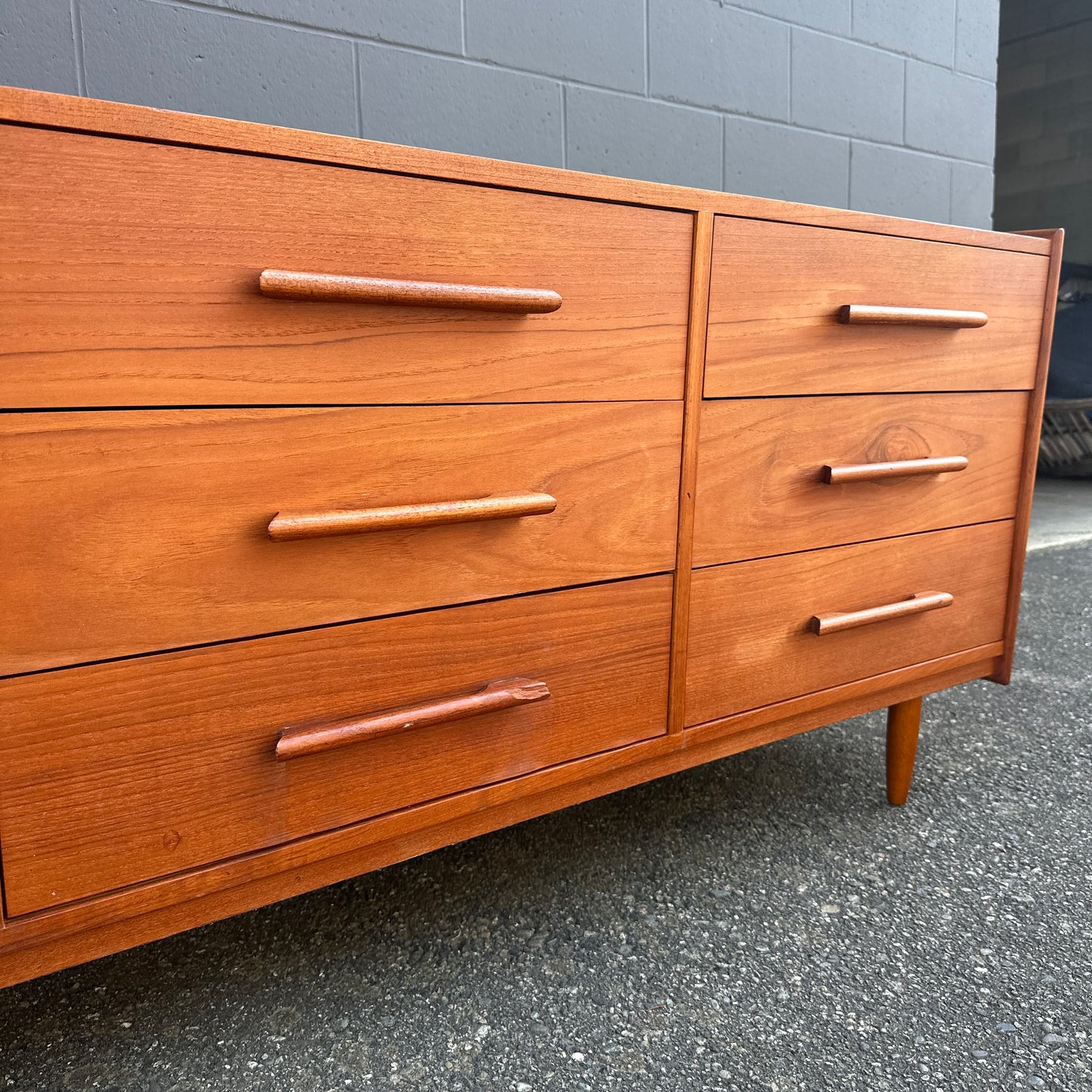Mid-Century Modern Teak 9 Drawers Dresser