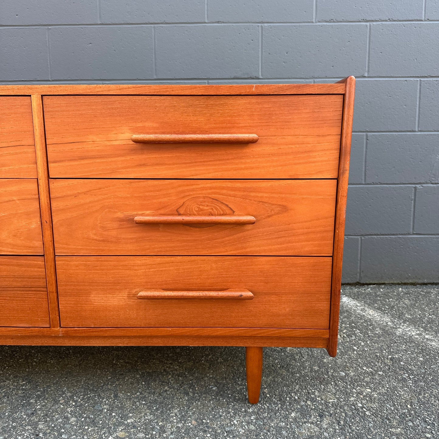 Mid-Century Modern Teak 9 Drawers Dresser