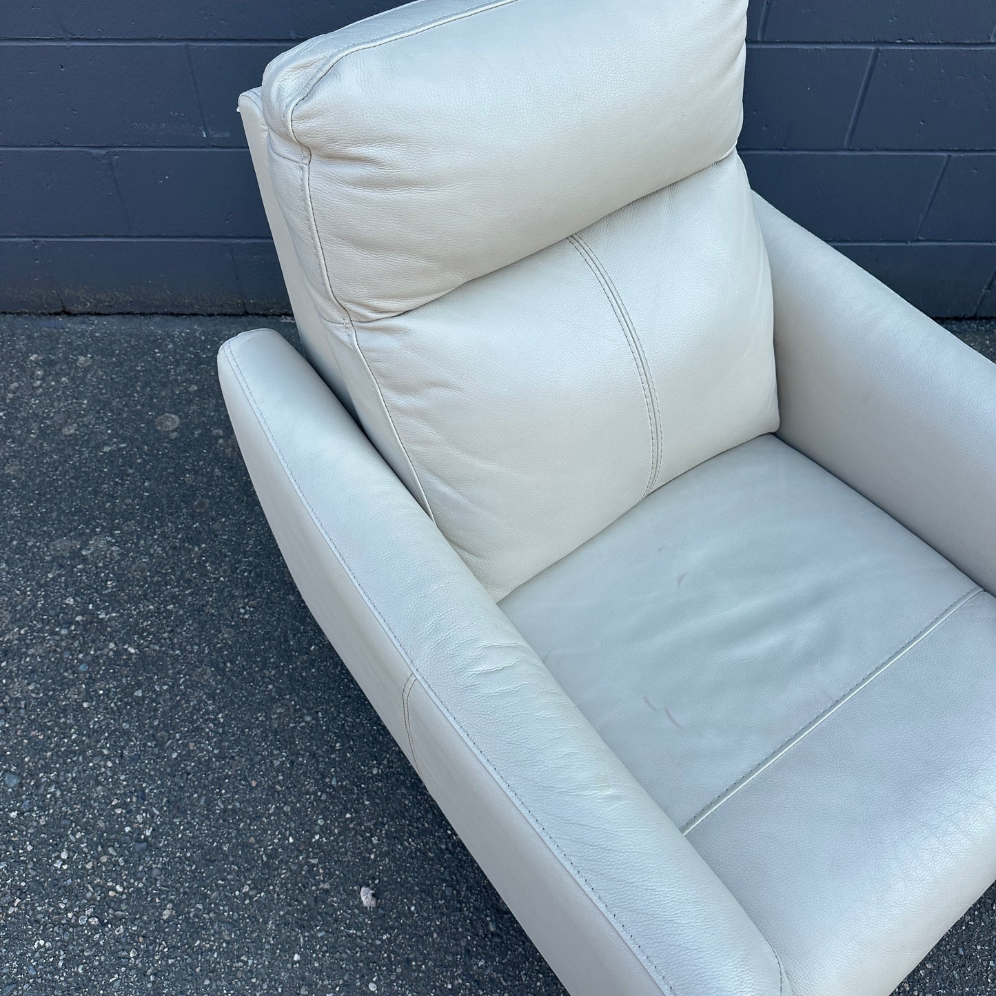 Gilman Creek Cream Leather Push Back Recliner