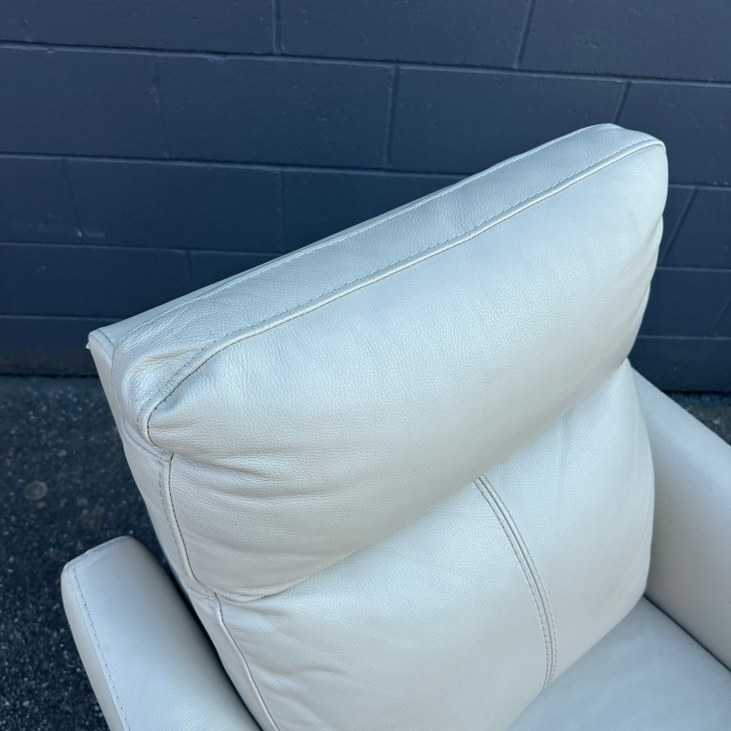 Gilman Creek Cream Leather Push Back Recliner