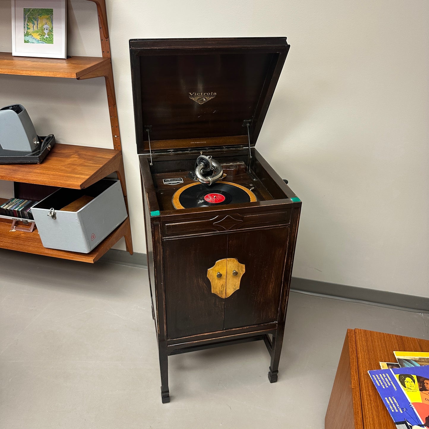1920s Antique Victor Mahogany Phonograph