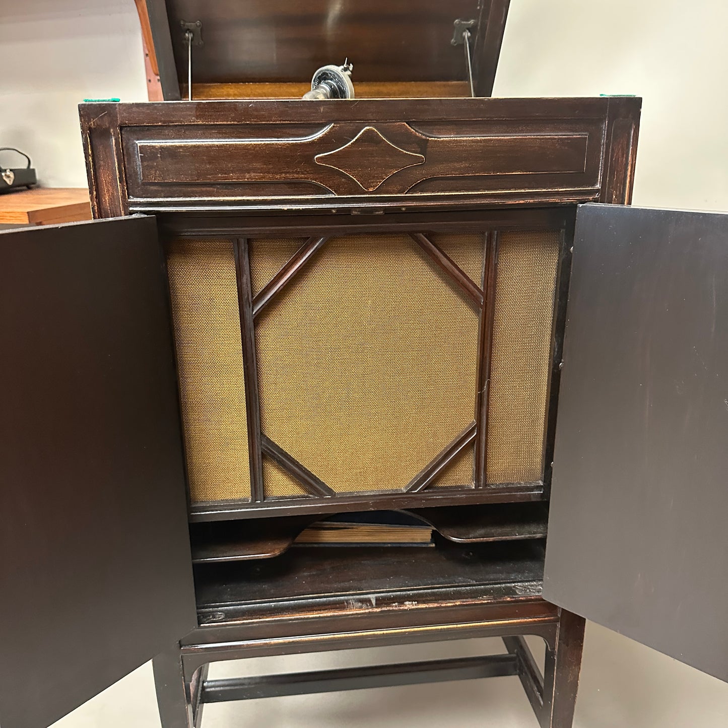 1920s Antique Victor Mahogany Phonograph