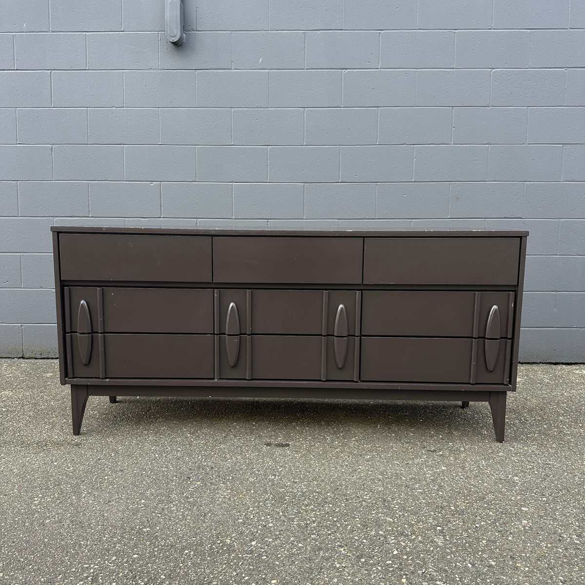 Victoriaville MCM  9 Drawers Dresser