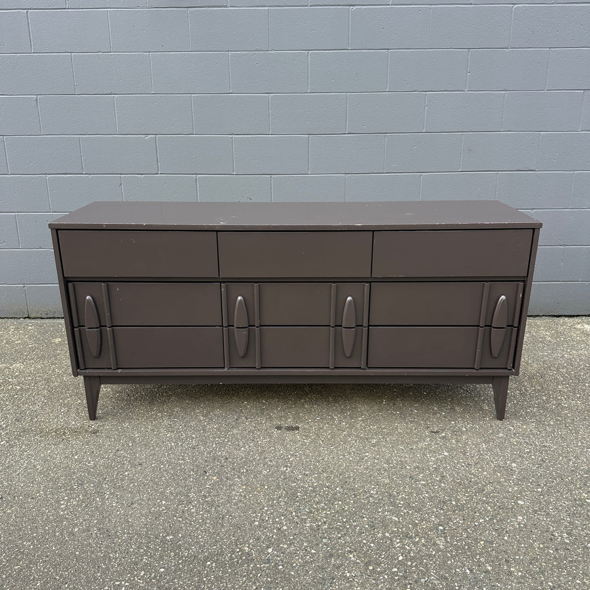 Victoriaville MCM  9 Drawers Dresser