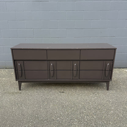 Victoriaville MCM  9 Drawers Dresser