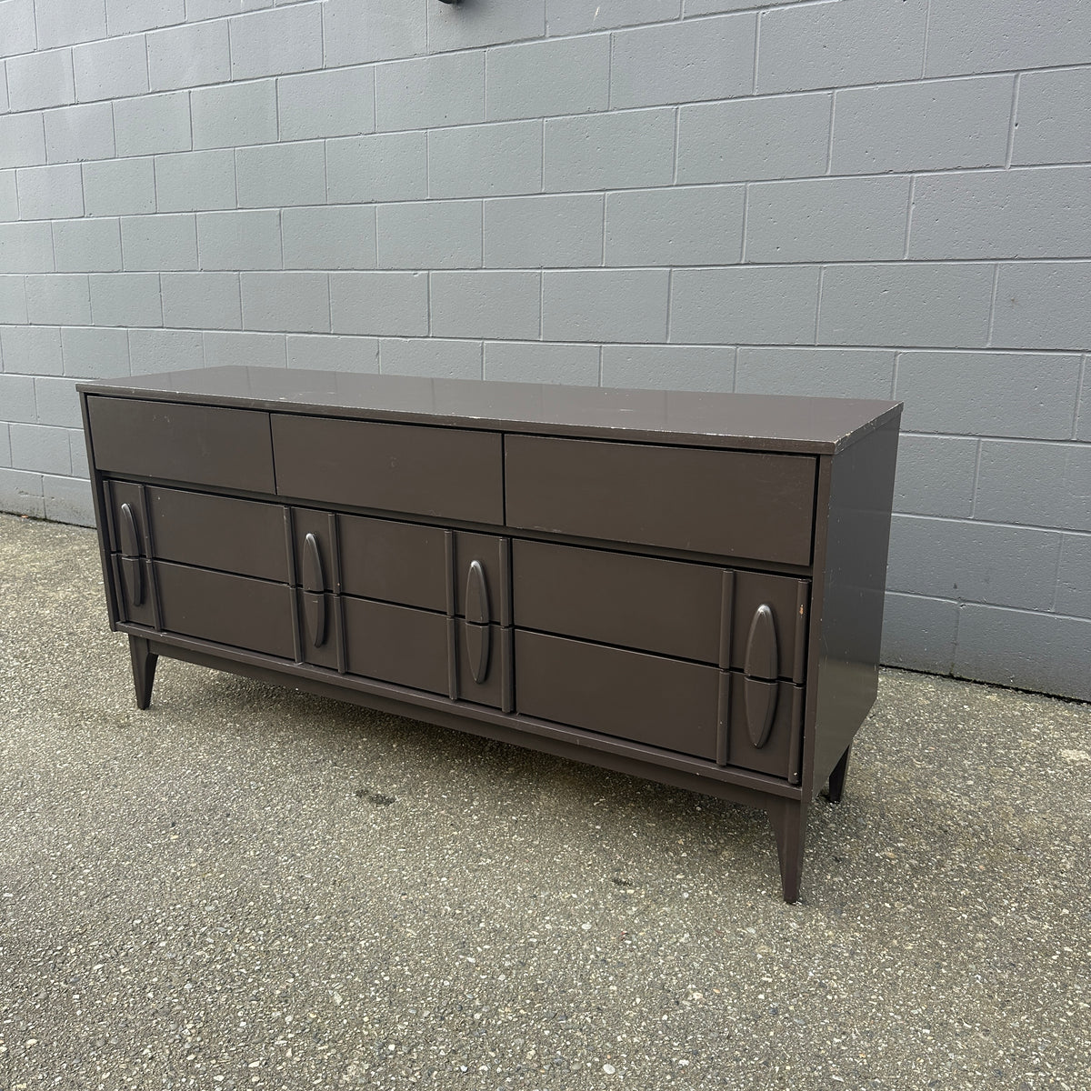 Victoriaville MCM  9 Drawers Dresser