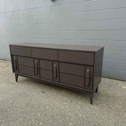 Victoriaville MCM  9 Drawers Dresser