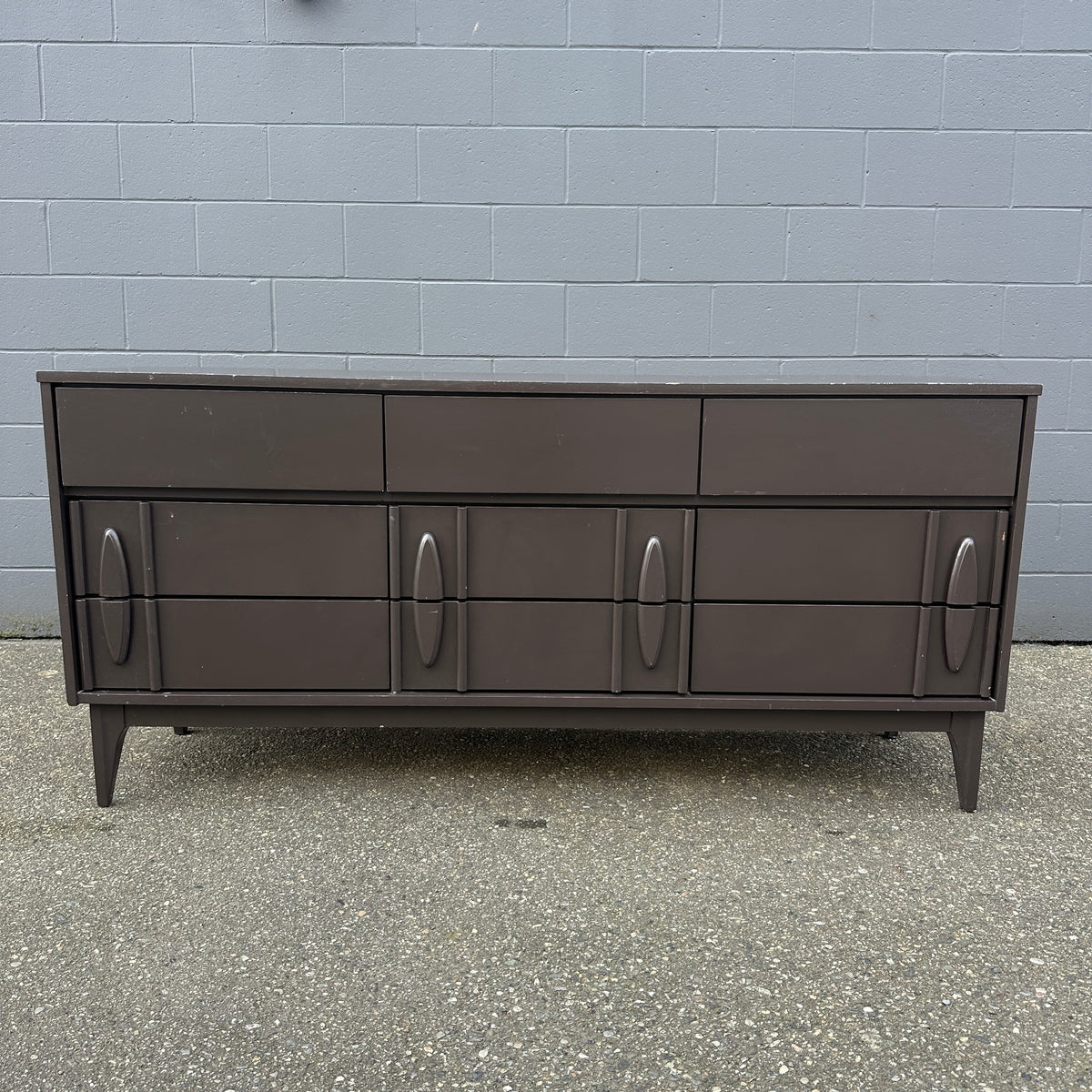 Victoriaville MCM  9 Drawers Dresser