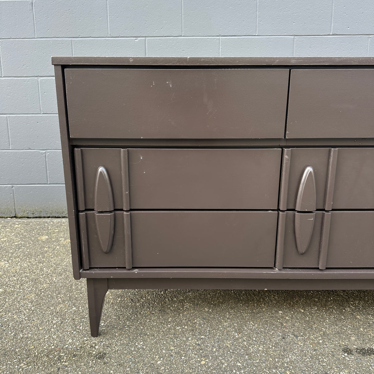 Victoriaville MCM  9 Drawers Dresser