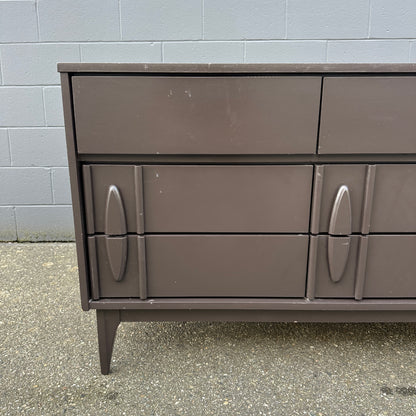 Victoriaville MCM  9 Drawers Dresser