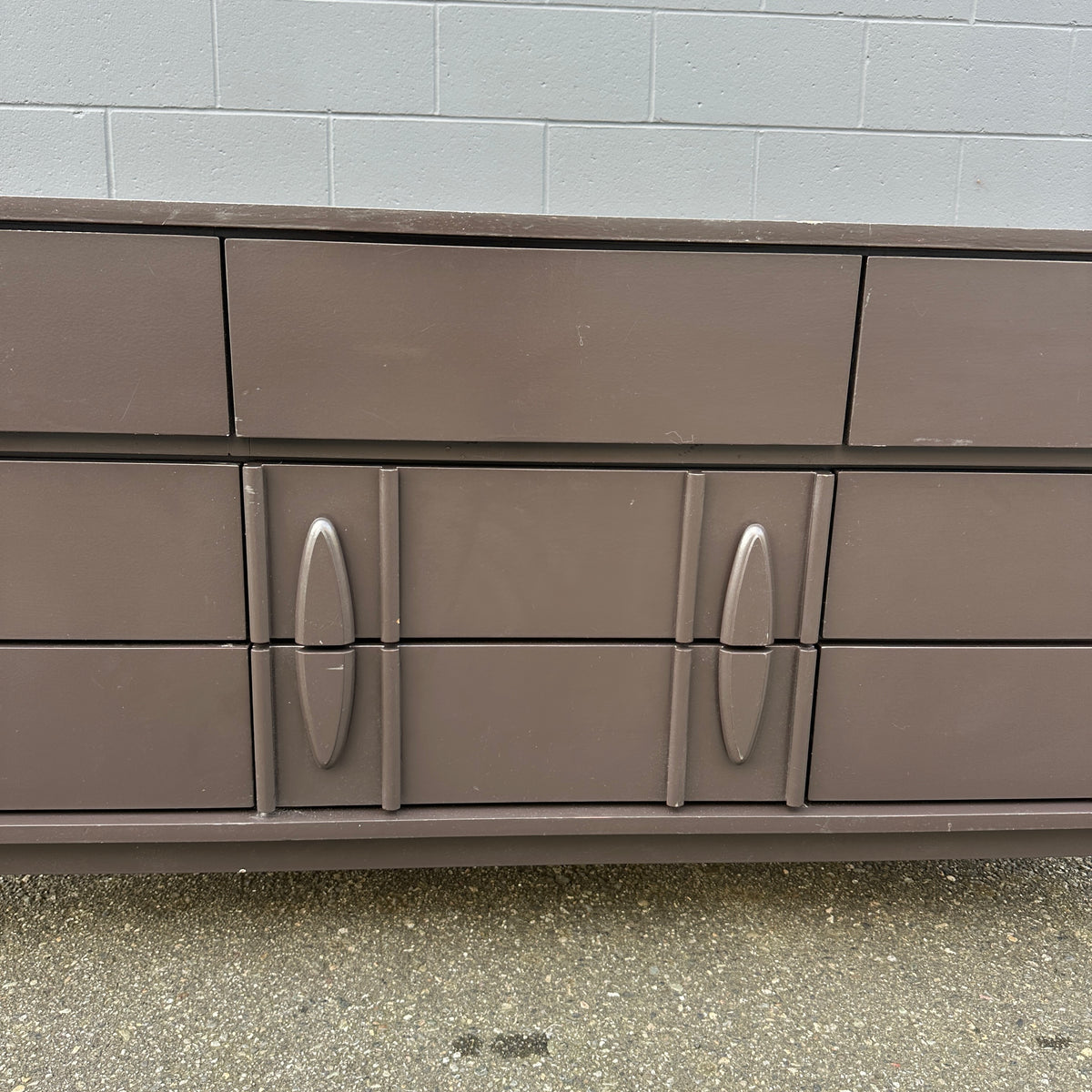 Victoriaville MCM  9 Drawers Dresser