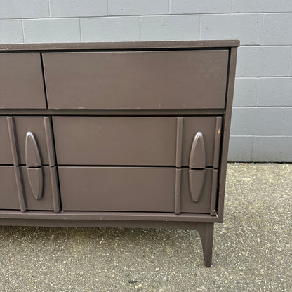 Victoriaville MCM  9 Drawers Dresser