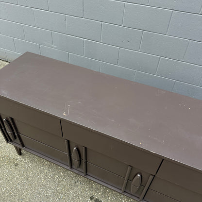 Victoriaville MCM  9 Drawers Dresser