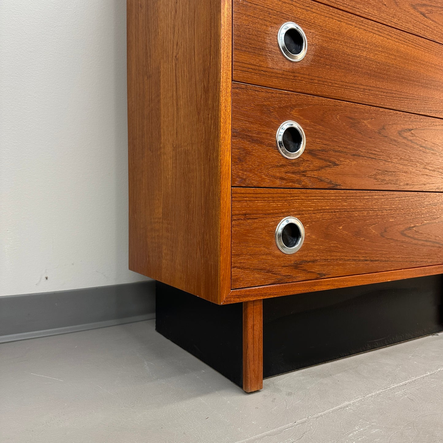 Mid-Century Modern Teak 5 Drawers Highboy Dresser