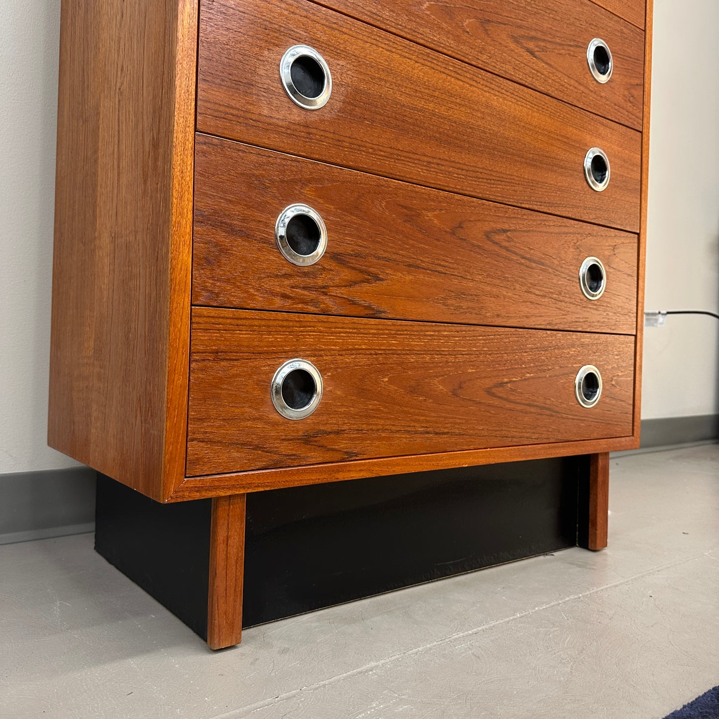 Mid-Century Modern Teak 5 Drawers Highboy Dresser