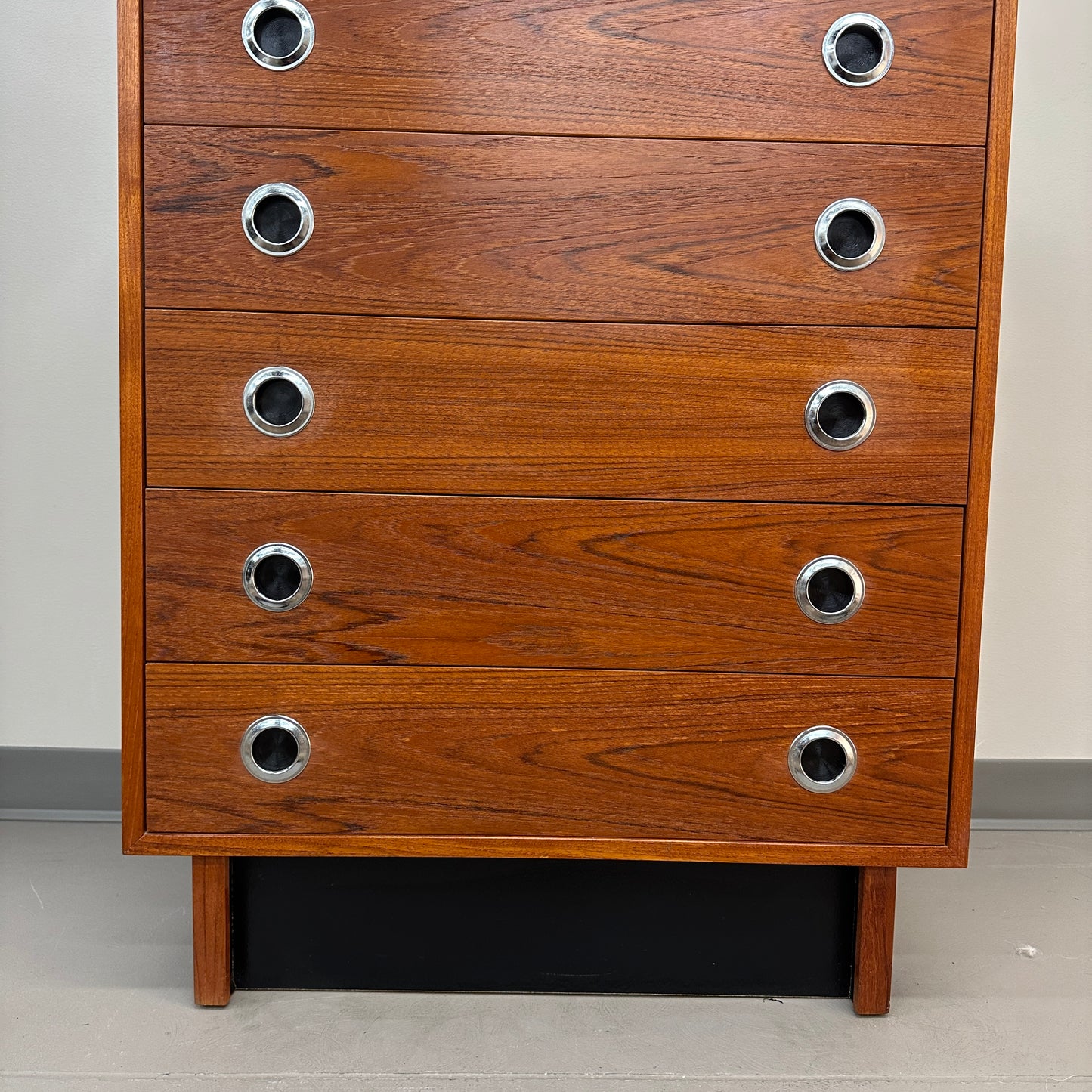 Mid-Century Modern Teak 5 Drawers Highboy Dresser