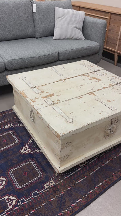 White Shabby Chic Wood Coffee Table