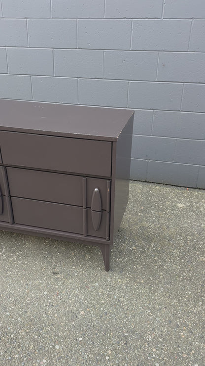 Victoriaville MCM  9 Drawers Dresser