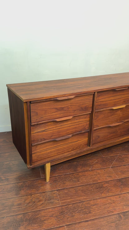 Walnut Mid-Century Nine Drawers Dresser