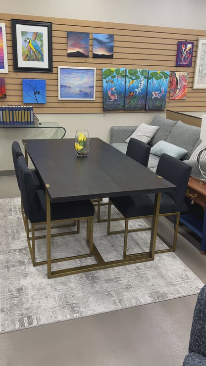 Article Oscuro Dining Set