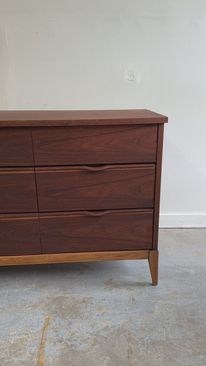 Walnut Mid-Century 9 Drawers Dresser