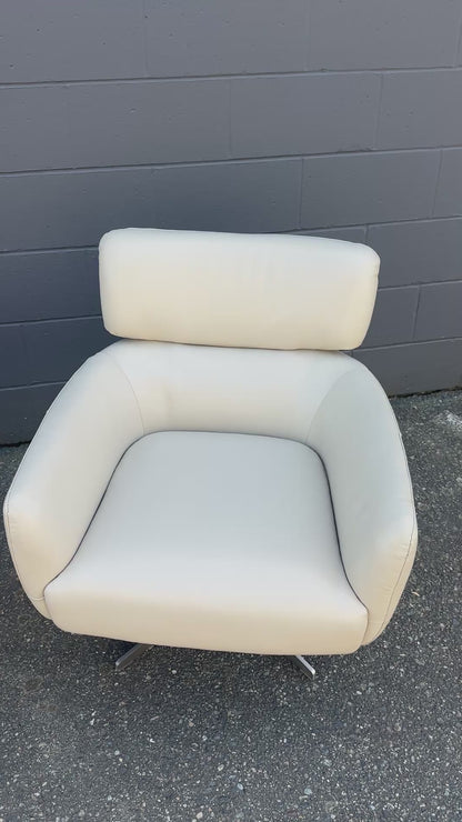 Saxon Leather Accent Chairs (x2)